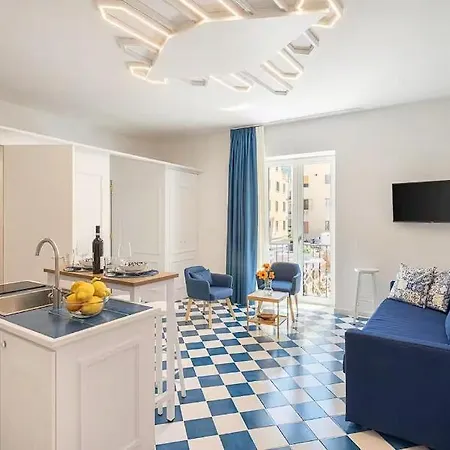 ! Located In The Heart Of Sorrentowith Terrace ! Villa Sorrento