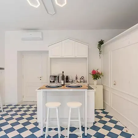 ! Located In The Heart Of Sorrentowith Terrace ! Sorrento