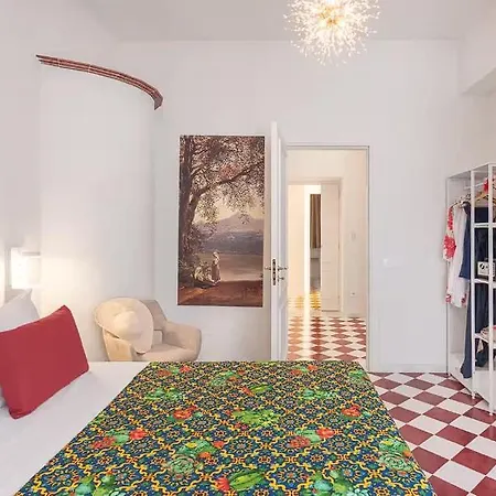 ! Located In The Heart Of Sorrentowith Terrace ! Villa *
