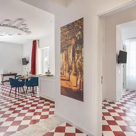 ! Located In The Heart Of Sorrentowith Terrace ! Villa Sorrento