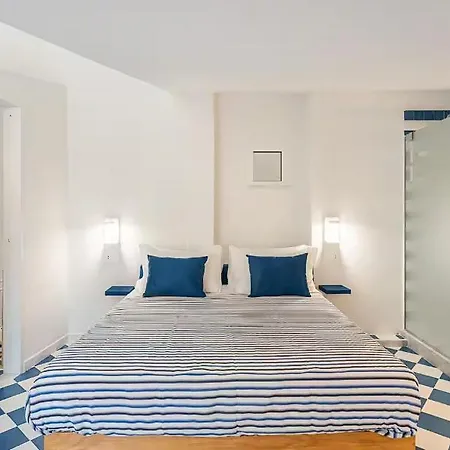 ! Located In The Heart Of Sorrentowith Terrace !