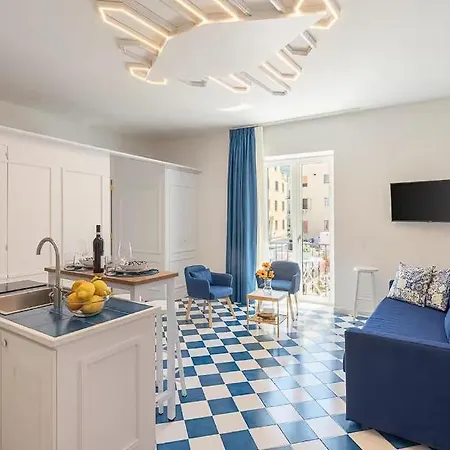 ! Located In The Heart Of Sorrentowith Terrace ! *