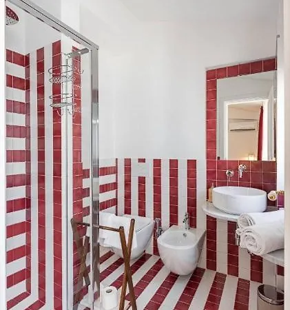 ! Located In The Heart Of Sorrentowith Terrace ! Βίλα Σορέντο